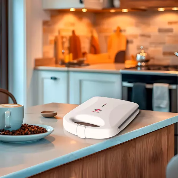 Imagen miniatura de SANDWICHERA TOKYO MAXCRUNCH 4 PANES PLACAS TRIANGULAR 1000W 220V 50HZ